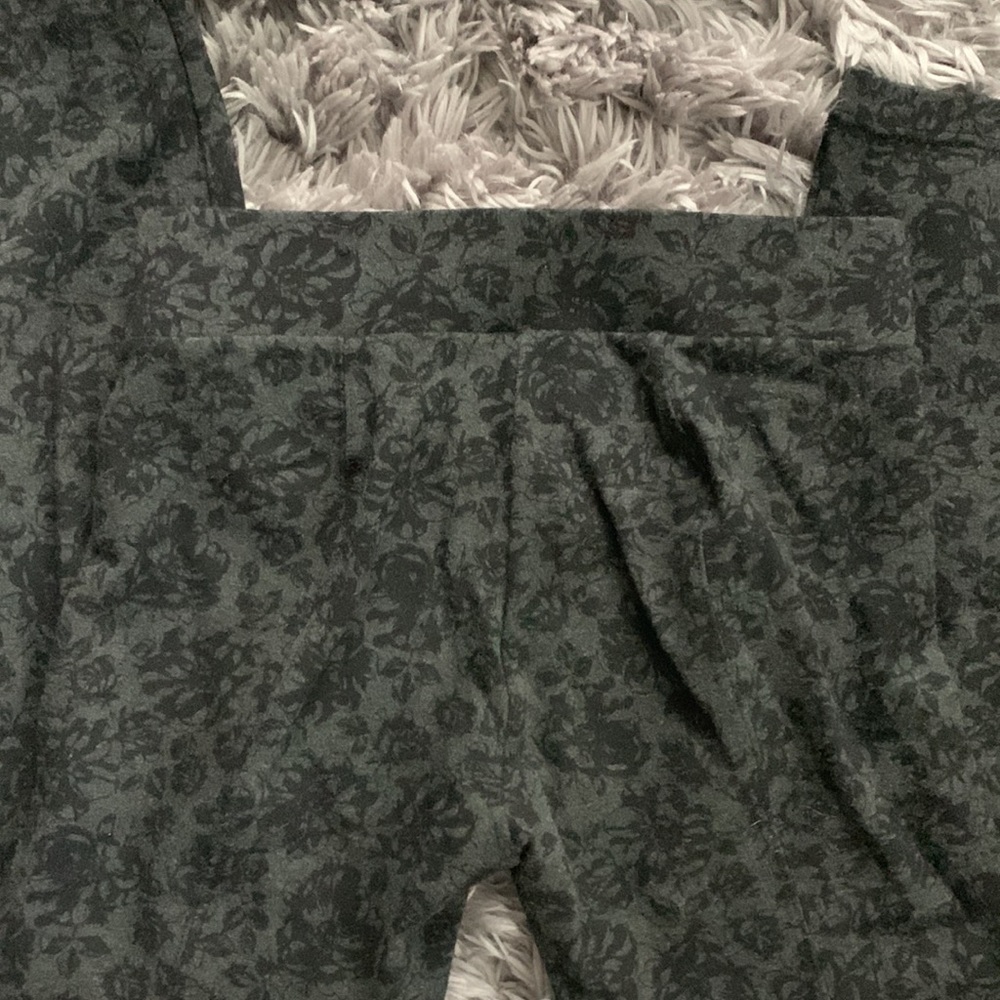 Ann Taylor Outlet Black Floral Print Leggings Sz Small 🌺💐🌷 - Picture 4 of 4